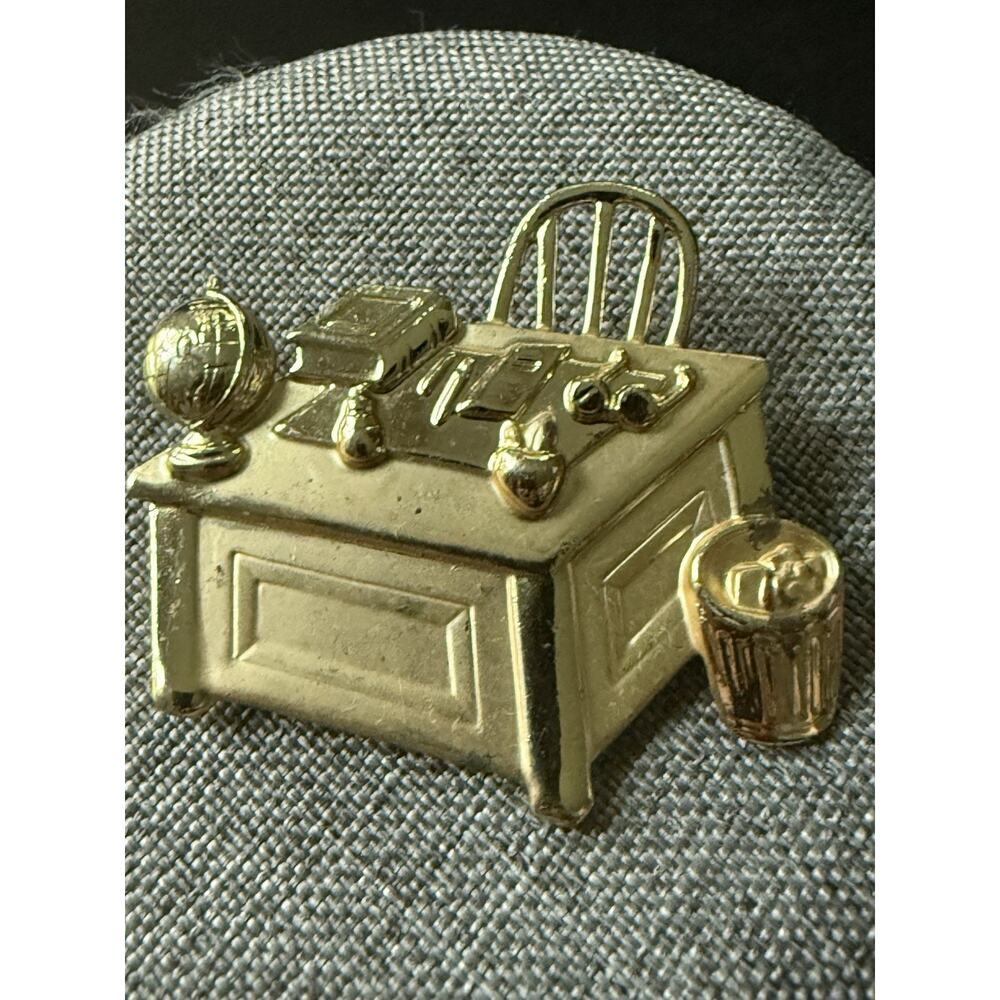Vintage JJ Jonette Gold Tone Teacher Desk Brooch Pin Professor Book Apple